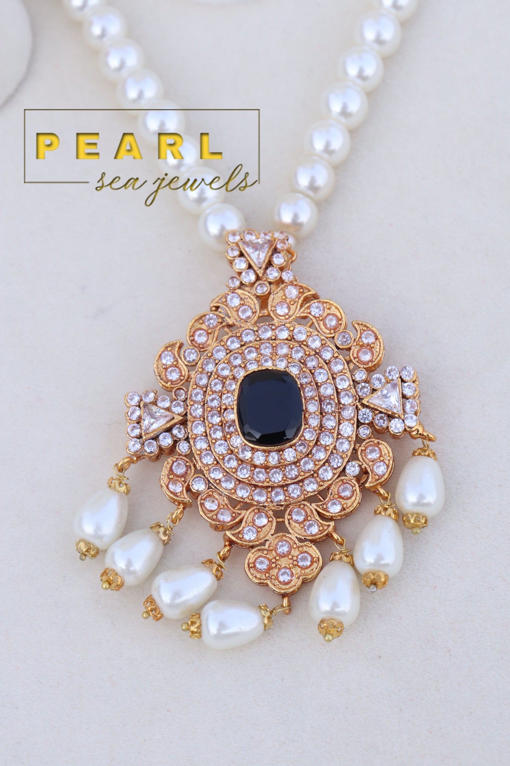 Noir Pearl Pendant Set
