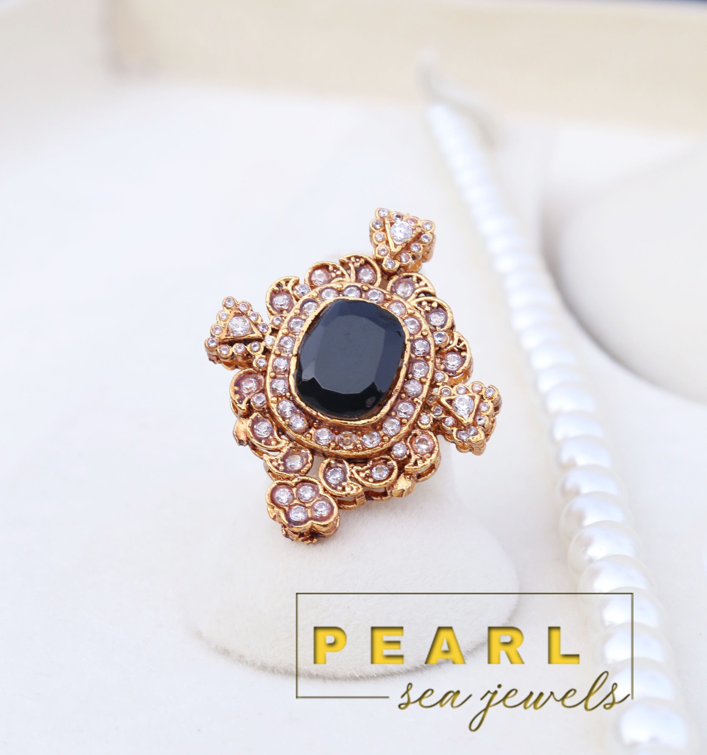 Noir Pearl Pendant Set