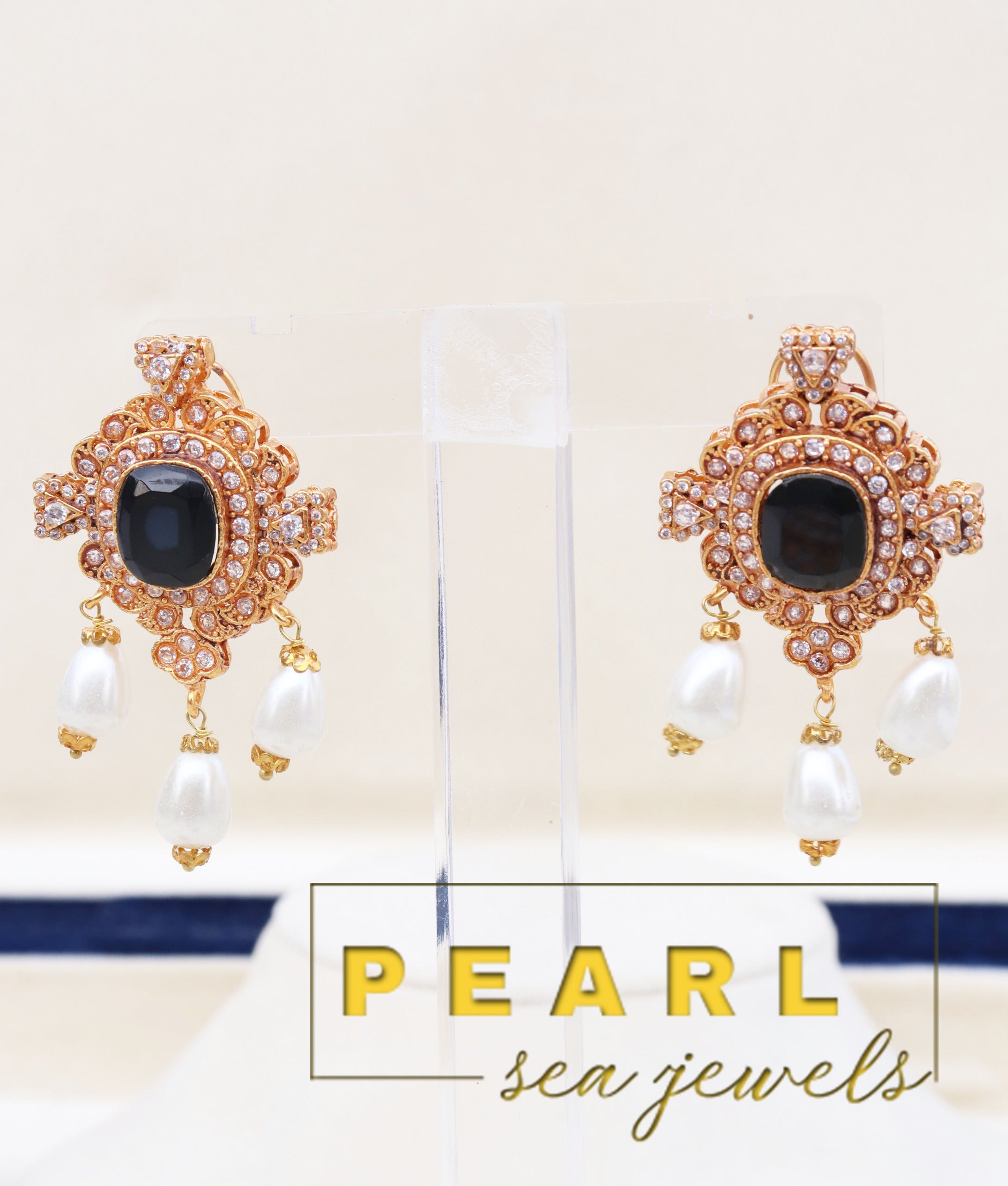 Noir Pearl Pendant Set