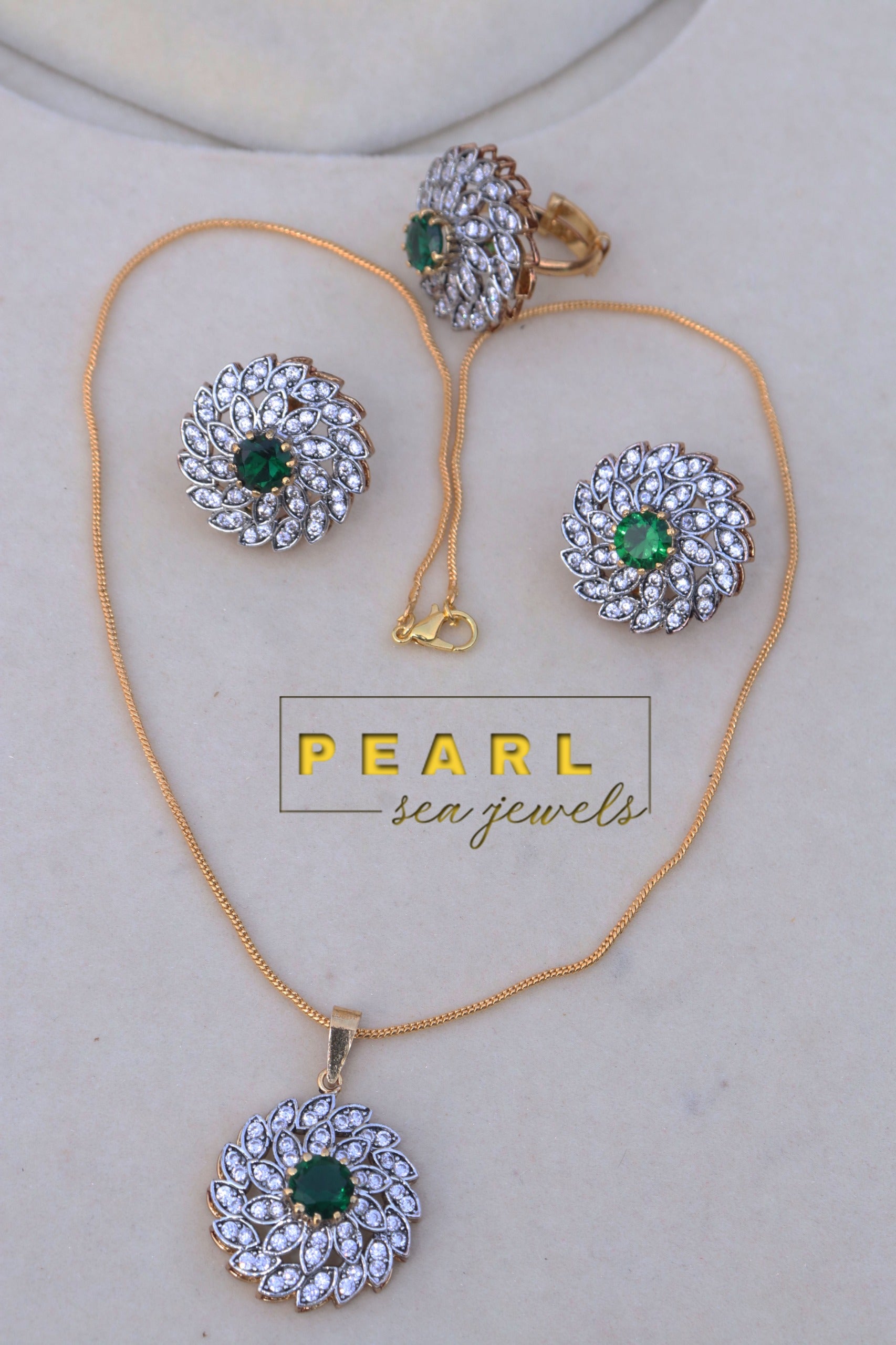 Bloom Pendant Set (Emerald)