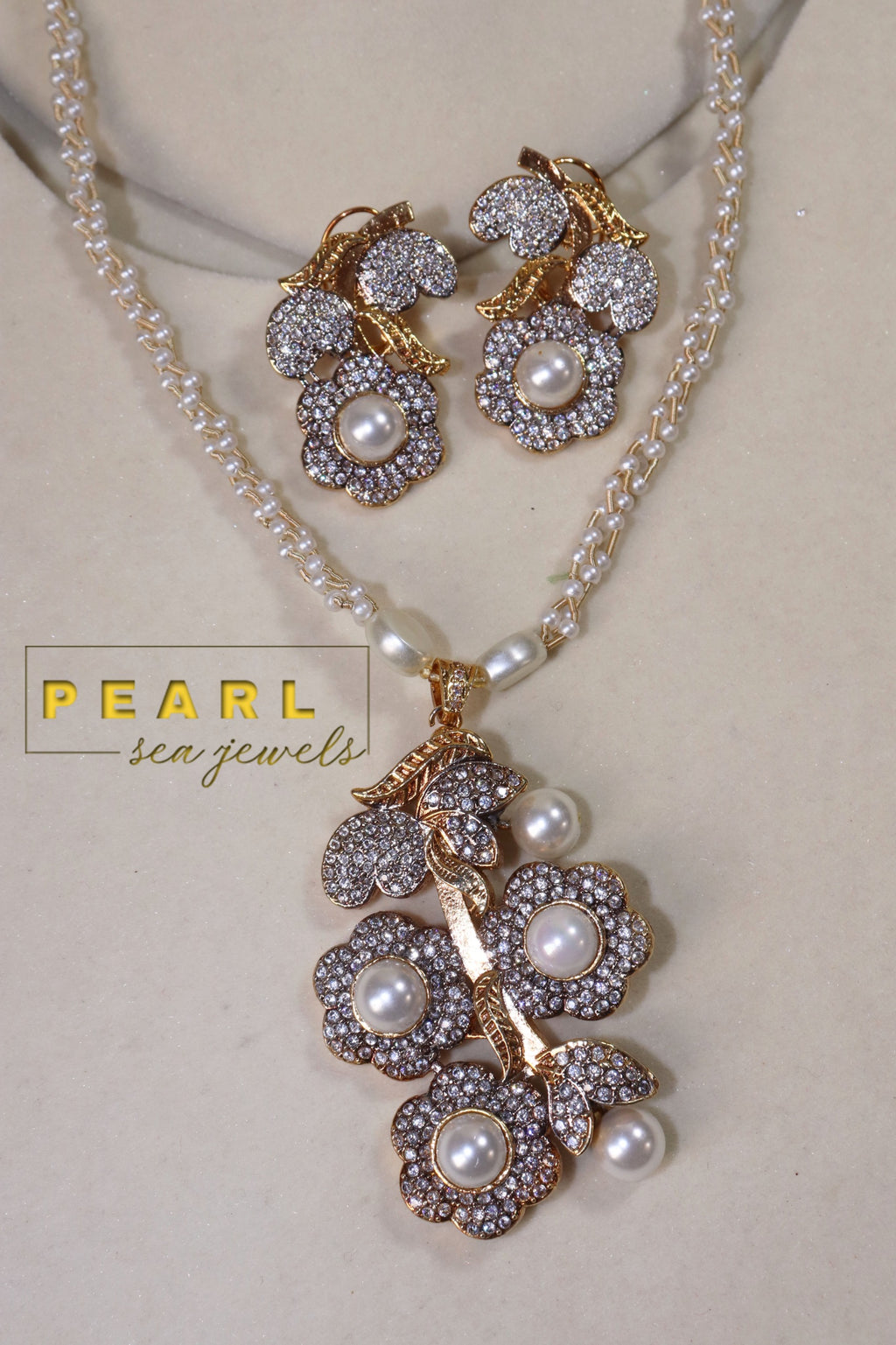 Pearl Blossom Pendant Set