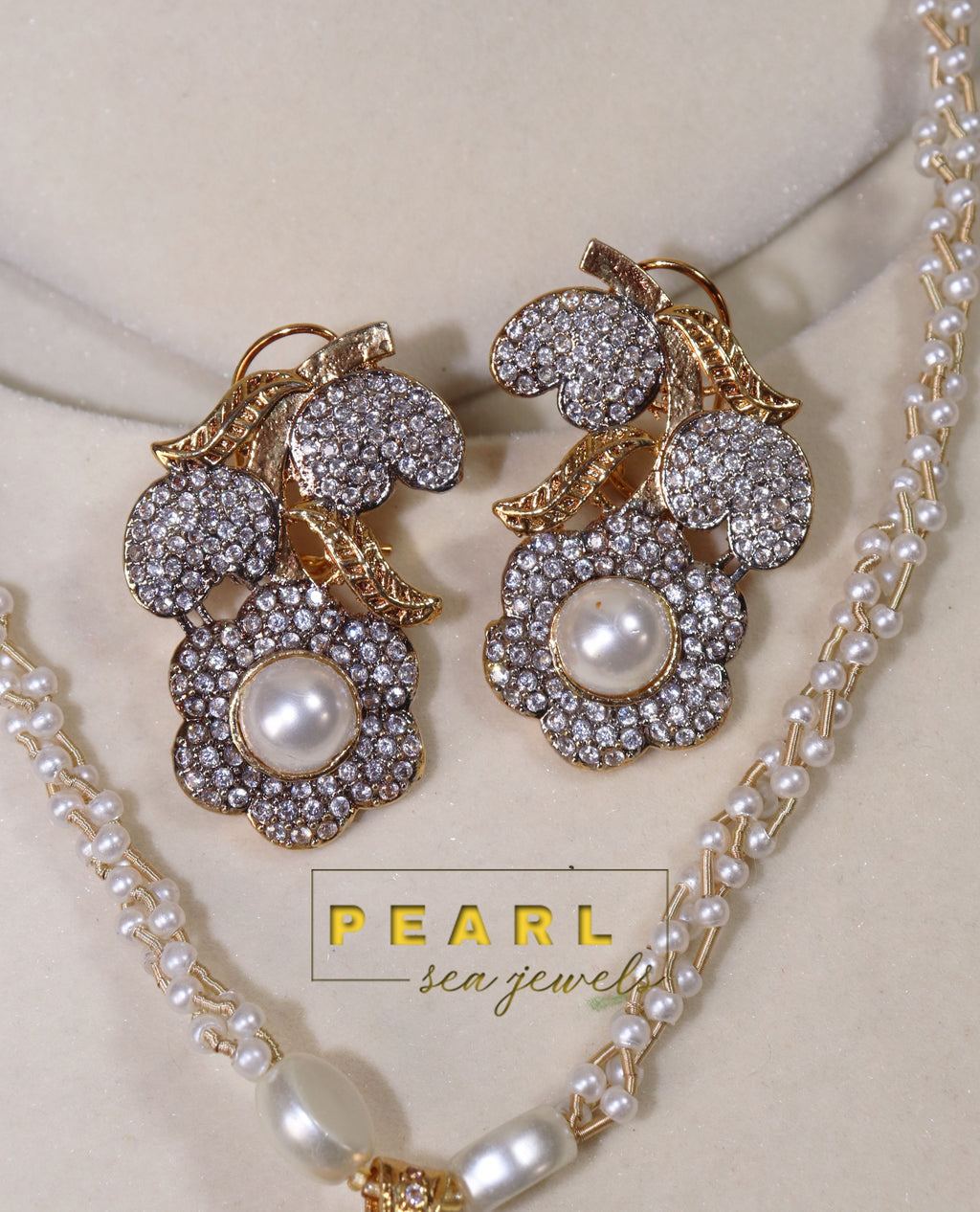 Pearl Blossom Pendant Set