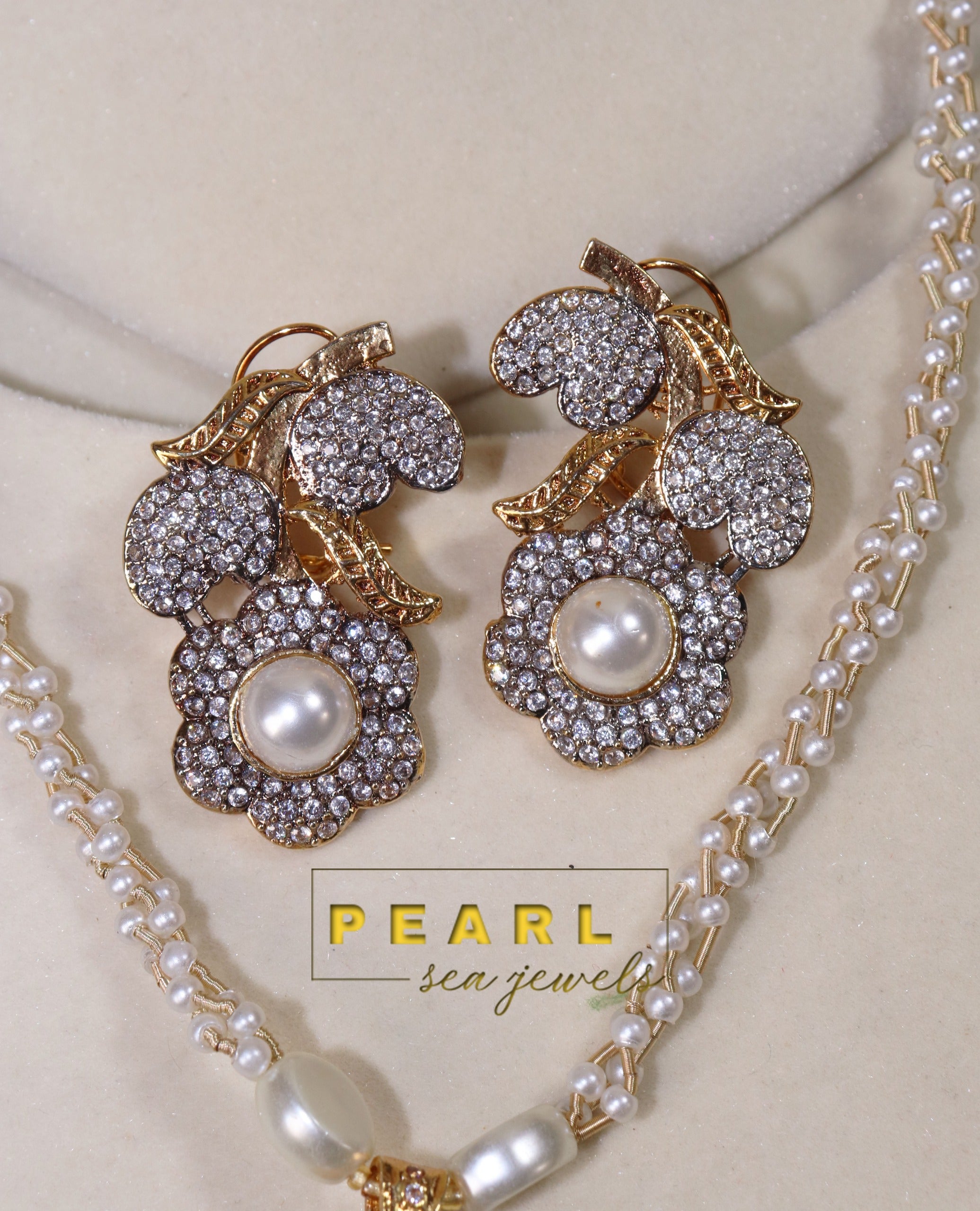 Pearl Blossom Pendant Set
