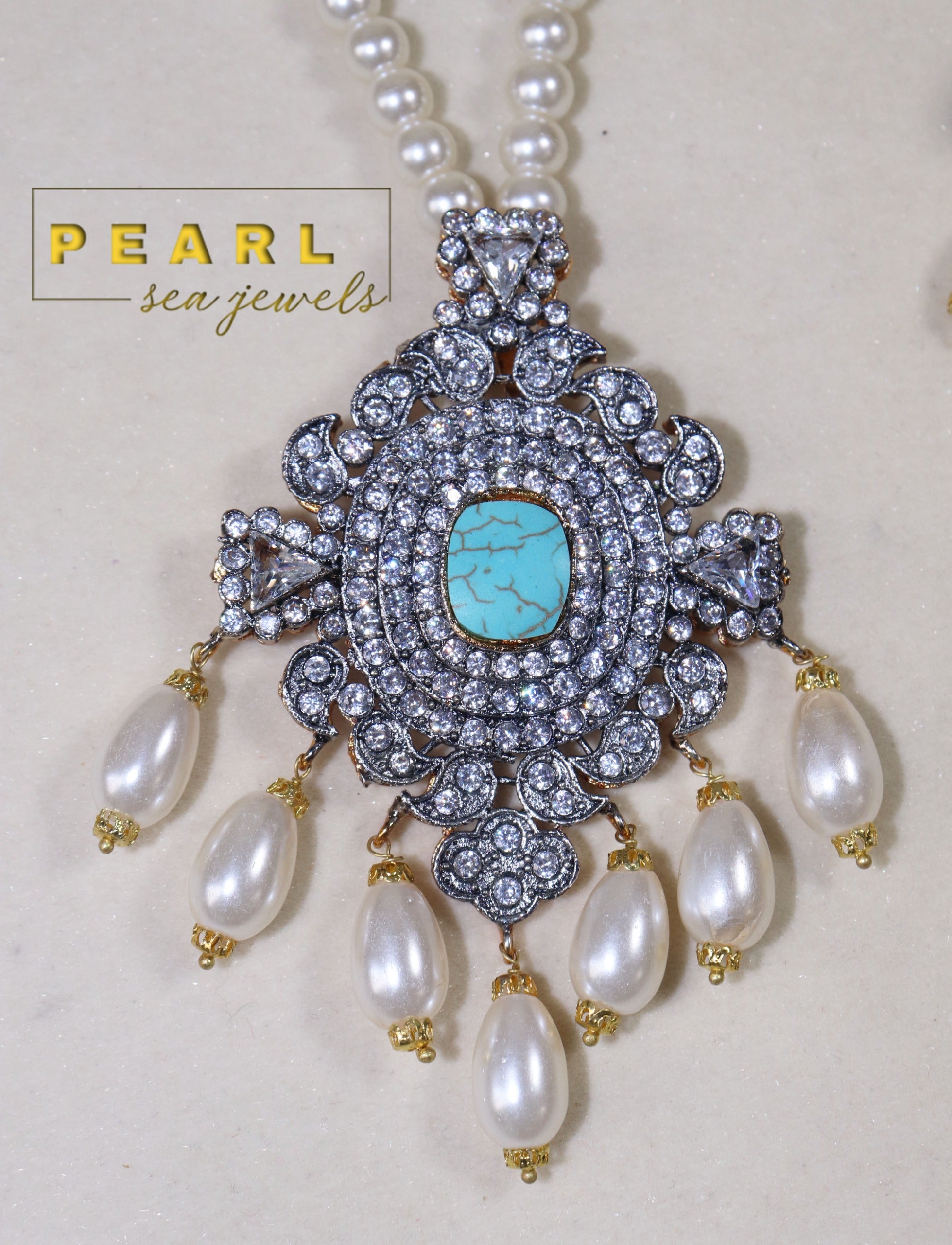 Feruzi Pearl Pendant Set