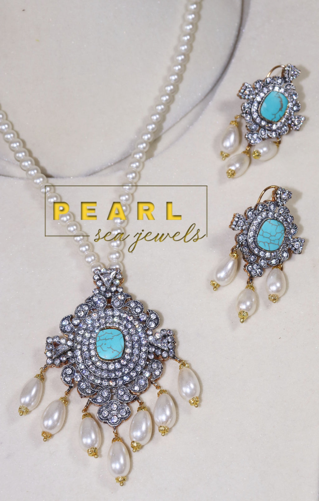 Feruzi Pearl Pendant Set